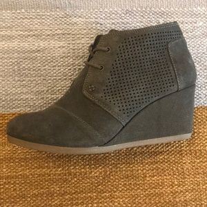 Toms suede booties